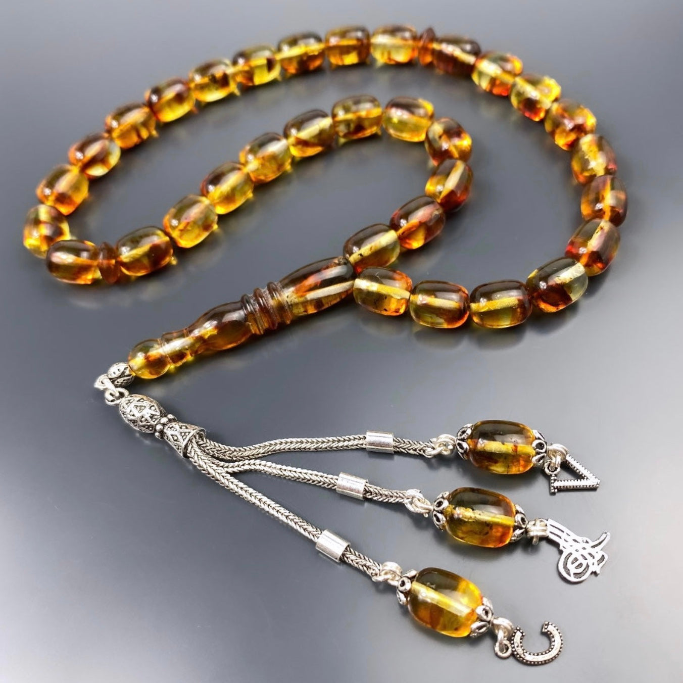 Kehribar Tesbih 2 Harf ve Logo Püskül